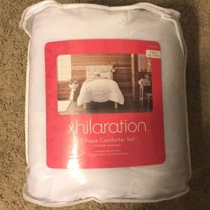 White fluffy comforter!!